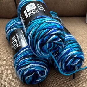 Mainstay acrylic yarn Variegated blue 3
skeins